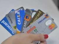 52% dos brasileiros têm 3 ou mais cartões de crédito